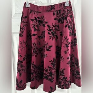 Women’s skirt. Knee length. With velvet flower print. Has an elastic waist.